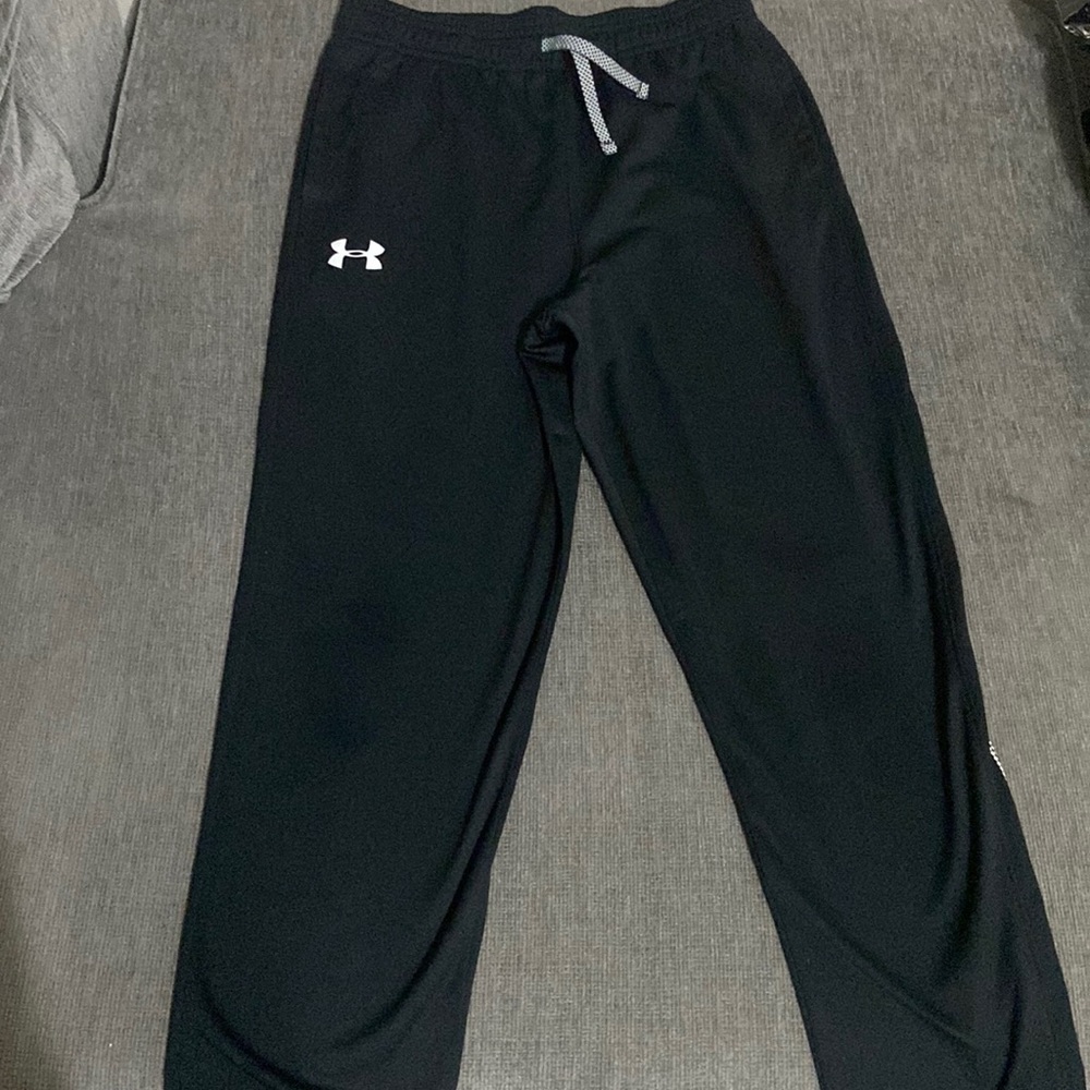Boys Youth Xtra Large Under Armour sweat pants like new